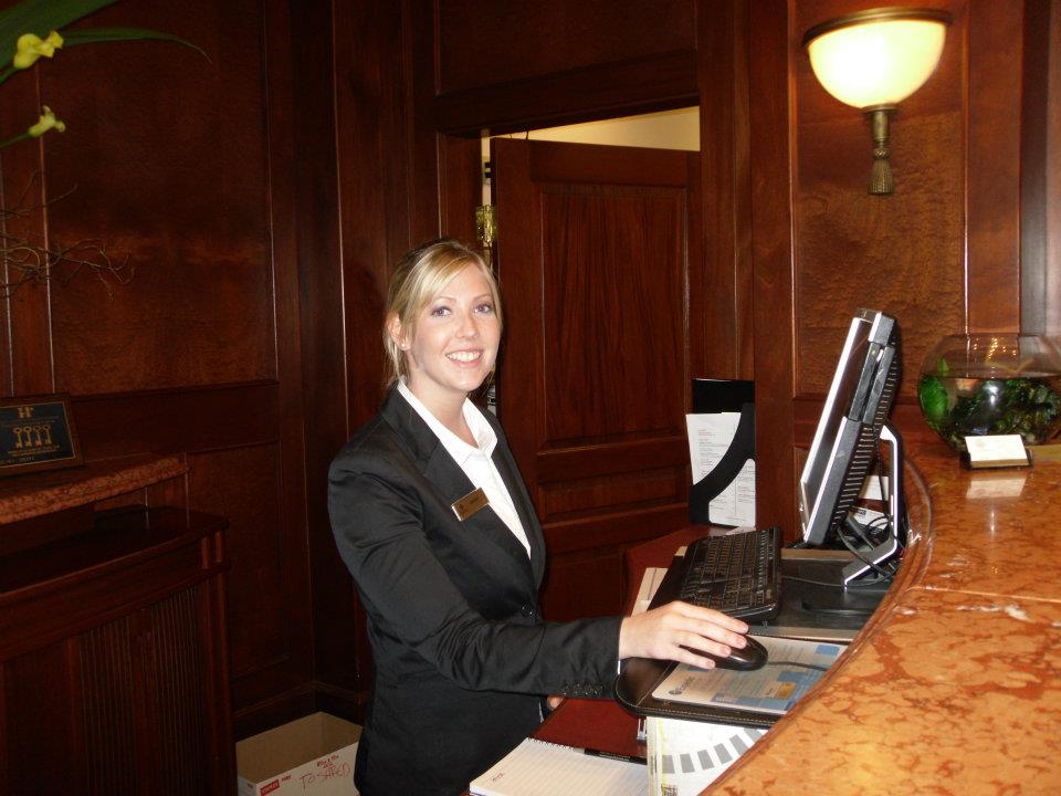 Personal primire clienti hotel ? Barcelona Spania