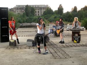 Manelistul Costi Ionita, responsabil pentru succesul trupei de pop-rock Blaxy Girls