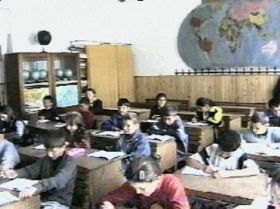 Un profesor din Galati le povesteste copiilor visele sale erotice cu o blonda