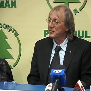 Mihai Constantinescu a cantat la lansarea candidaturii sale pentru Senat - VIDEO