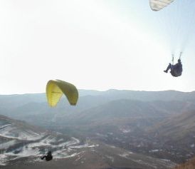 Un neurochirug de la Spitalul Militar din Bucuresti a sarit cu parapanta si s-a prabusit pe stanci