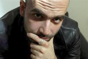 Camorra il vrea mort pana la Craciun pe scriitorul italian Roberto Saviano