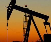 Amenintarea recesiunii scade pretul petrolului. Un baril, cotat la 73 de dolari