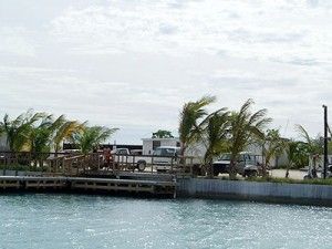 Caraibe: Patru romani, intr-un grup de straini sechestrati pe o insula