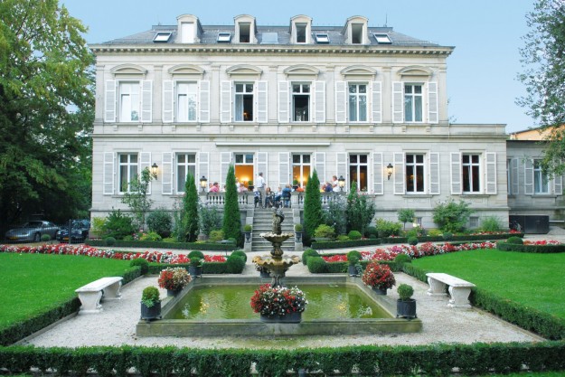 Om de curte hotel Germania