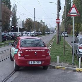 Un sofer a blocat traficul pe Bulevardul Expozitiei parcand pe linia de tramvai