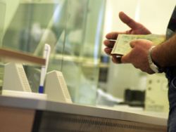 Bancpost renunta la un comision care nu era prevazut in contracte