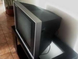 Vand televizor aproape nou 