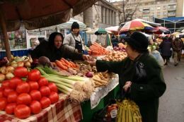 Pretul legumelor a explodat in piete. Se pregateste scumpirea carnii de porc in preajma Craciunului