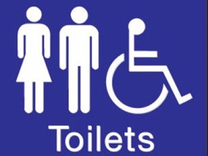 Anglia: Un barbat a fost dus la spital lipit de un vas de toaleta