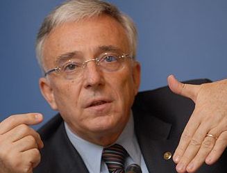 Bancile care au atacat concertat leul - prinse dupa un mail