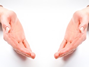 Mainile femeilor adapostesc mai multe tipuri de bacterii decat cele ale barbatilor