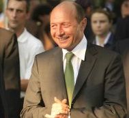 Ironii din partea politicienilor la adresa presedintelui Traian Basescu, de ziua lui