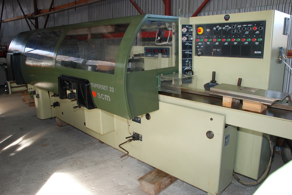 Masina de profilat pe patru fete