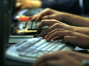 Hackerii au profitat de victoria lui Obama pentru a lansa virusi