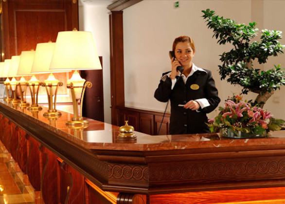 receptionier, 1.400 Euro in Germania