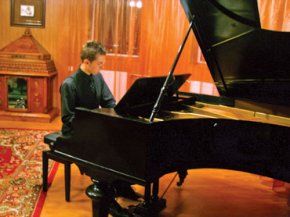 Oradeanul Nicolae Mihaila, pianist de geniu, student la 15 ani