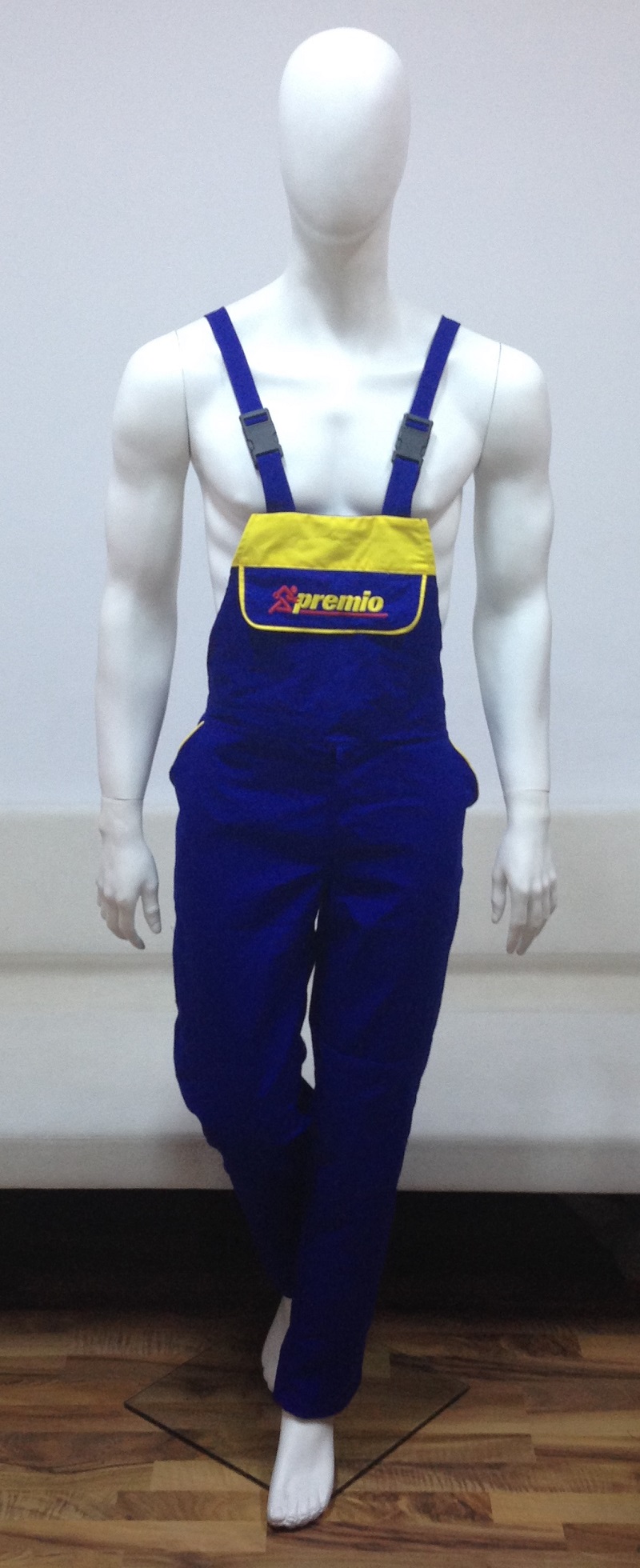 Confectionam pantaloni cu pieptar