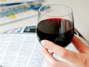 Romanii cheltuie mai mult pe bautura si tigari decat pe cultura