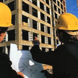 Peste 100.000 de angajati din constructii vor fi trimisi in somaj