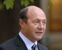 Traian Basescu vrea suspendarea taxei de prima inmatriculare