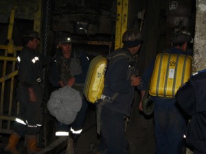 Salvatorii au scos la suprafata trupurile a patru mineri morti in mina Petrila