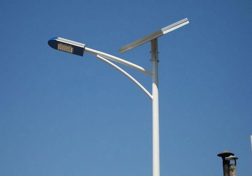 Montatori stalpi solari electrici 