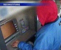 Doi politisti timisoreni au furat banii de pe cardul barbatului pe care l-au legitimat