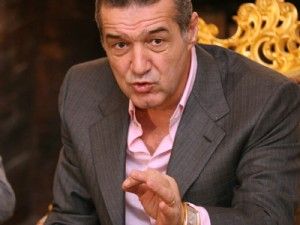 Becali vinde jucatorii cu salarii mari si aduce jucatori tineri