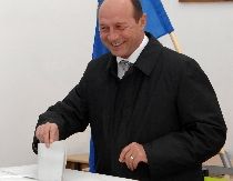 Basescu asteapta redistribuirea pentru a negocia. Vezi premierii agreati de Cotroceni