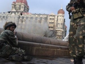 Unul dintre suspectii atacurilor de la Bombay este politist indian sub acoperire