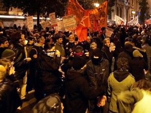 Atena: O mie de persoane, la inmormantarea adolescentului ucis de politie