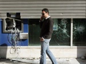 Sase romani, arestati la Atena si Salonic, in contextul violentelor din Grecia