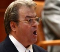 Corneliu Vadim Tudor va fonda Alianta Nationala Antisaracie si va candida la presedintie