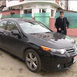 Tot mai multi bucuresteni isi amaneteaza masinile de lux pe bani