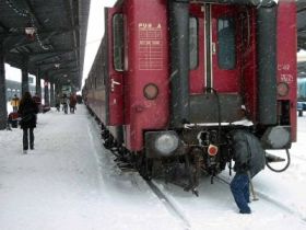 Panica in tren! Un vagon a ars aproape in intregime in judetul Brasov