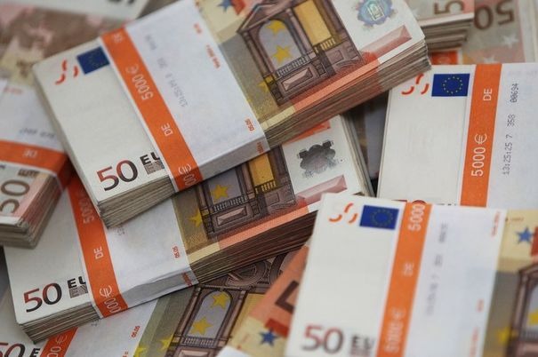 CERE PENTRU CEL MAI BUN ?MPRUMUT ?NTRE PERSOANE FIZICE AICI