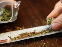 O fosta asistenta medicala, dealer de droguri in Capitala