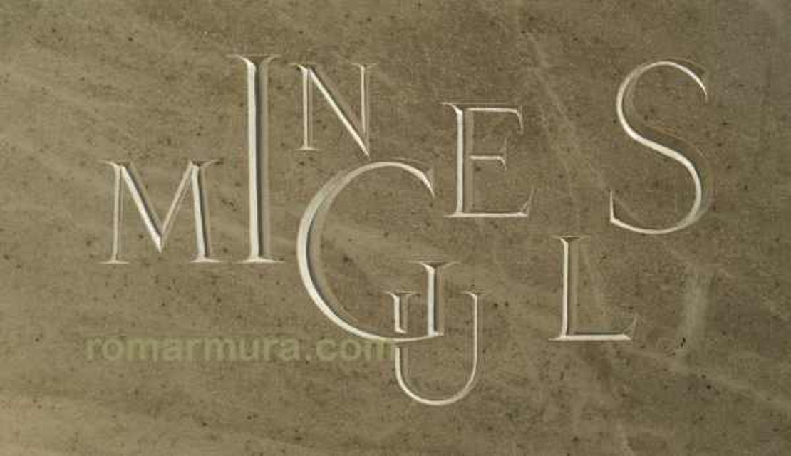 Gravat cu dalta litere