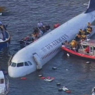 Un Airbus A-320 cu 155 de persoane la bord s-a prabusit in apele Raului Hudson din New York