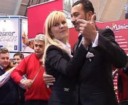 Elena Udrea plange si danseaza pentru turismul romanesc