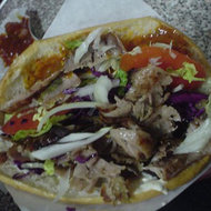 Inventatorul renumitului doner kebab a decedat la Berlin, la varsta de 87 de ani