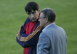 Piturca ar putea fi schimbat daca pierde cu Austria. Mircea Sandu cauta deja antrenor strain