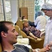 Ca la romani. Un barbat a fost jefuit in timp ce dona sange