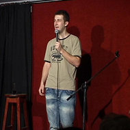 O cafenea de stand-up comedy s-a deschis aseara, in Capitala