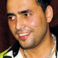 Manelistul Sorinel Pustiu, jefuit si injunghiat intr-un supermarket!