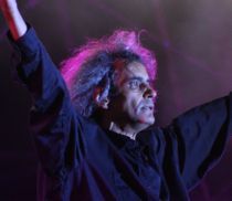 Cristi Minculescu, solistul trupei Iris, internat intr-o clinica din Austria