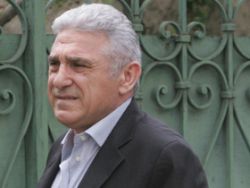  Ioan Becali l-a jgnit si a aruncat cu microfonul in Emanuel Terzian