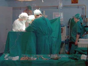 Doi chirurgi s-au batut in blocul operator