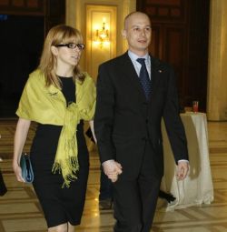 Divortul, doctrina de partid la PNL. Olteanu a depus actele pentru desfacerea casatoriei